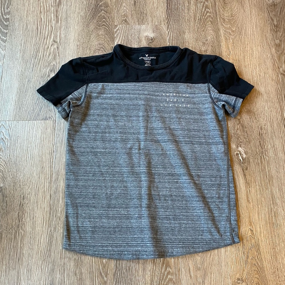 Men’s American Eagle flex top. Size medium.